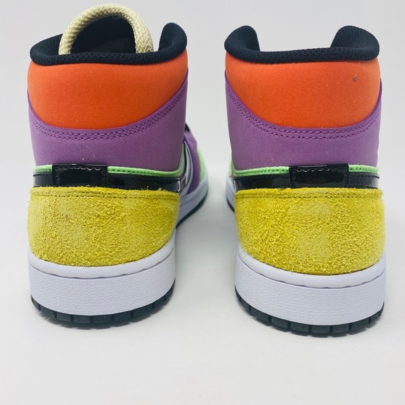 Jordan Women’s 1 Mid SE - Picture 5 of 8